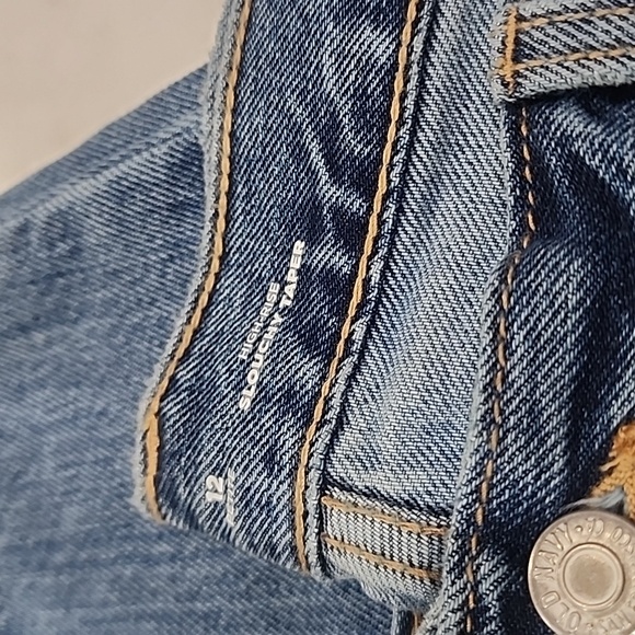 [Old Navy] Mid-Rise Buttom-Fly Slouchy Taper Ripped Non-Stretch Ankle Jeans - Picture 9 of 14